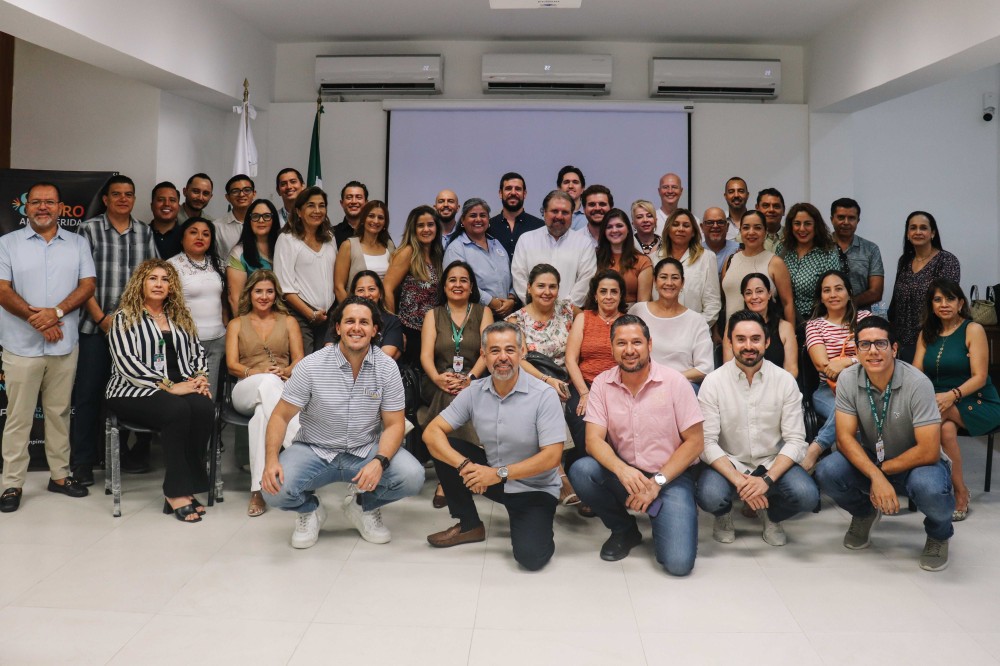 Raúl Pino imparte plática a socios de la AMPI Mérida sobre Reformas a Ley Antilavado